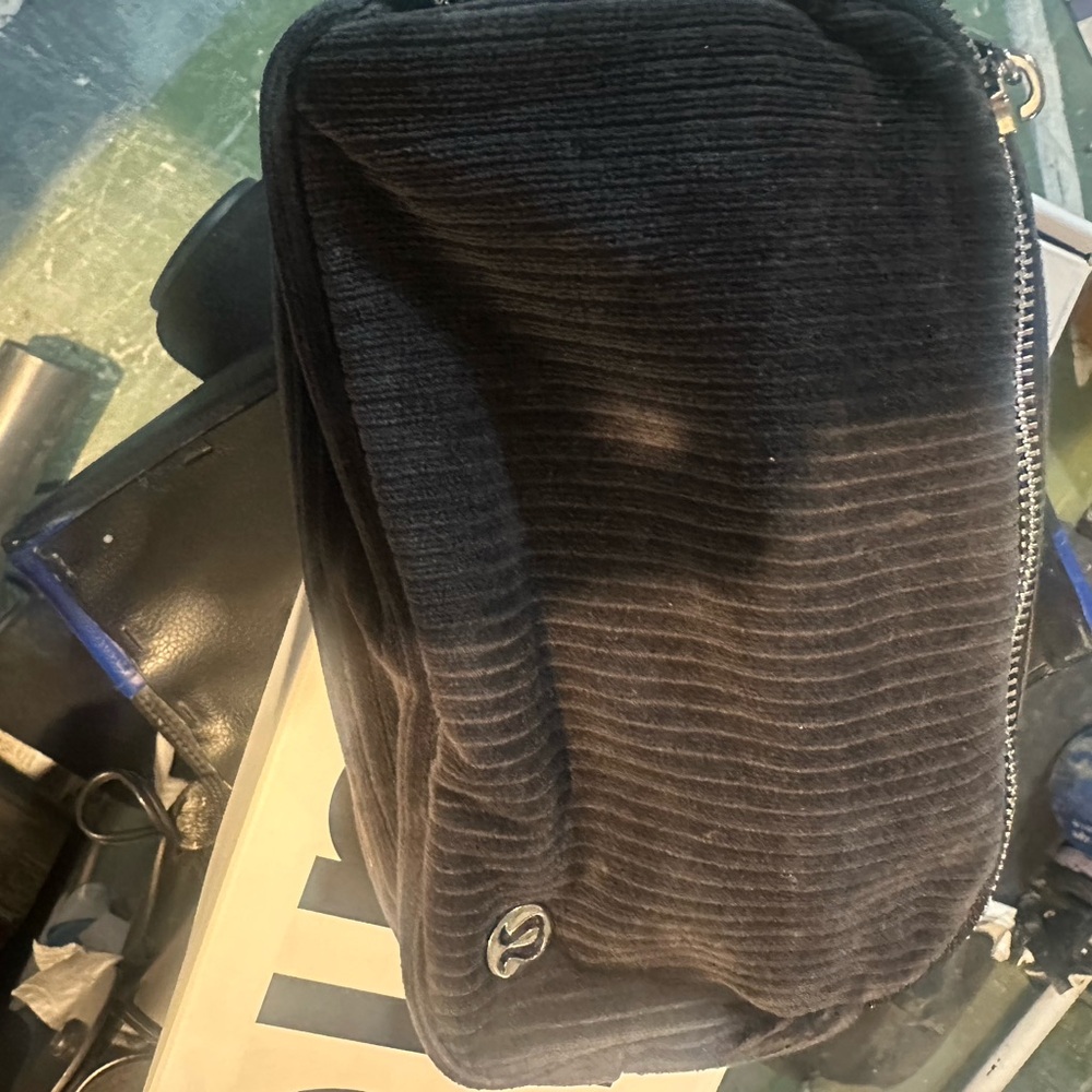 🚫🚫SOLD🚫🚫 cross posted❗️Lululemon Athletica Black Travel Bag with Textured Design